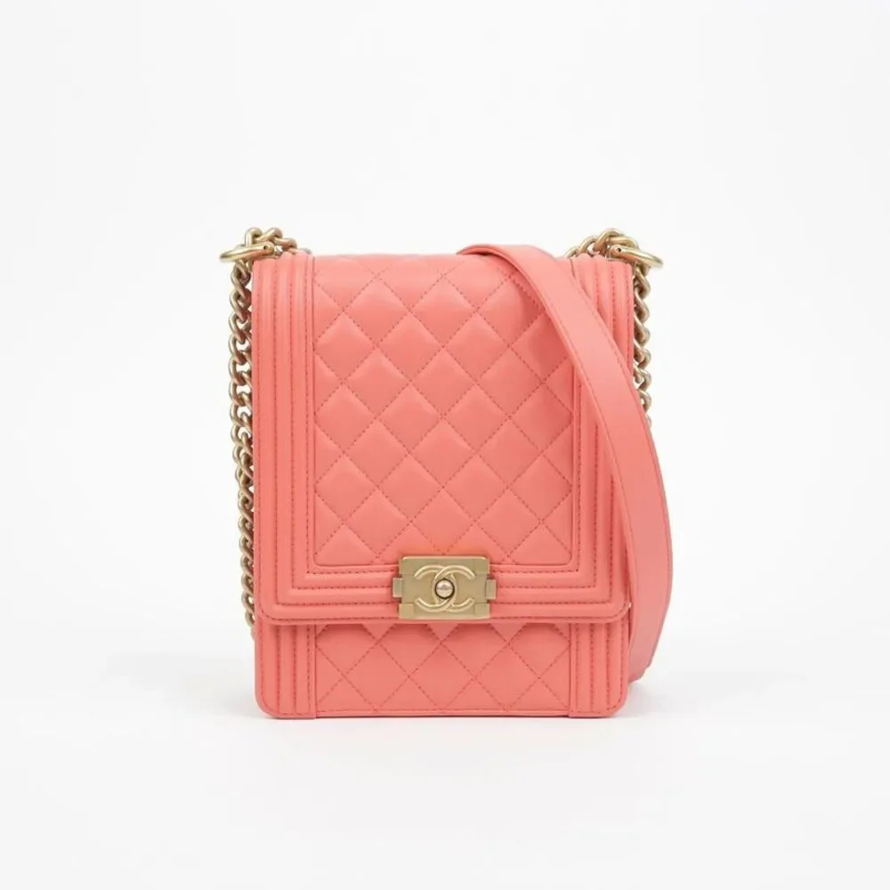 CHANEL details gender